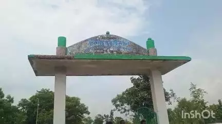 कोरबा: रूमगड़ा कब्रिस्तान से दो माह बाद खोदा जा रहा शव, मौके पर प्रशासनिक अधिकारी एवं मृतक के परिजन मौजूद
