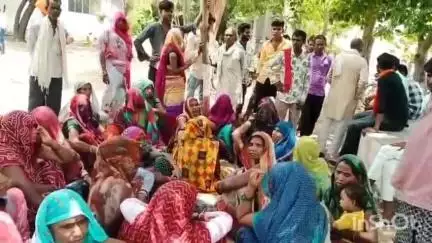 बांदा: नवाब टैंक इलाके में ट्रैक्टर से गिरकर युवक की हुई मौत, परिजनों ने ट्रैक्टर चालक पर धक्का देकर हत्या करने का लगाया आरोप