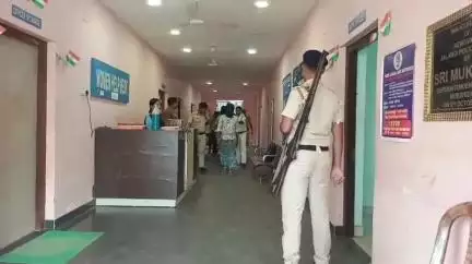 জলঙ্গি: ইনাতপুরে জুয়ার আসর থেকে গ্রেপ্তার 8; উদ্ধার 9 হাজার টাকা সহ জুয়া খেলার সরঞ্জাম, পেশ আদালতে