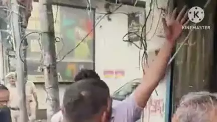 पानीपत: नगर निगम का सहयोग नहीं करने वाले दुकानदारों की दुकानों पर चला पीला पंजा, पुलिस प्रशासन मौके पर मौजूद #jansamasya