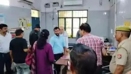 बुलंदशहर: कल्याण सिंह मेडिकल कॉलेज की प्रिंसिपल ने जिला चिकित्सालय का किया औचक निरीक्षण, दिए दिशा निर्देश
