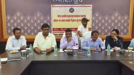 କୋରାପୁଟ ସହର: ବିଏମସି ର ବରିଷ୍ଠ ପ୍ରଶାସନିକ ସେବା ଅଧିକାରୀଙ୍କ ମାରାତ୍ମକ ଆକ୍ରମଣ ଘଟଣ, ସଦଭାବନା ସଭାଗୃହ ଠାରେ ଜିଲ୍ଲା ଓଏଏସ ସଂଘର ବୈଠକ