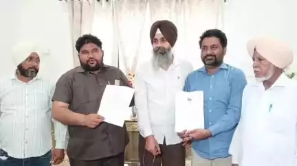 ਫਰੀਦਕੋਟ: ਗਿਆਨੀ ਜੈਲ ਸਿੰਘ ਐਵਨਿਊ ਵਿਖੇ AAP ਆਗੂਆਂ ਨੇ ਕਿਹਾ ਕਿ ਨਗਰ ਕੌਂਸਲ ਦੇ ਉਪ -ਪ੍ਰਧਾਨਾਂ ਦੀ ਚੋਣ ਨੂੰ ਲੈਕੇ ਕਾਂਗਰਸੀ ਆਗੂਆਂ ਨੇ ਕੀਤਾ ਵਿਸ਼ਵਾਸ਼ ਘਾਤ