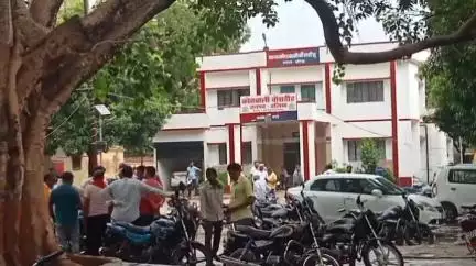 बांसडीह: केवरा ग्राम सभा में विवाहिता को जहर देकर मारने और शव लापता करने का आरोप लगाते हुए परिजनों ने पुलिस से की शिकायत