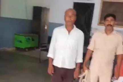 सूरजगढ़: पटेलपुर गांव से पुलिस ने वारंटी को किया गिरफ्तार, पेशी के लिए लखीसराय कोर्ट भेजा
