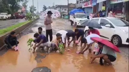नारायणपुर: जर्जर सड़कों पर एनएसयूआई और यूथ कांग्रेस का विरोध प्रदर्शन, मंत्री केदार कश्यप को दी खुली चुनौती #jansamasya