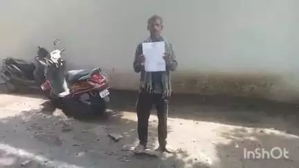 धौरहरा: पंडित पुरवा गांव के दबंगों ने पीड़ित के खेत व बाग पर किया जबरन अवैध कब्जा, पीड़ित ने पुलिस से की शिकायत
