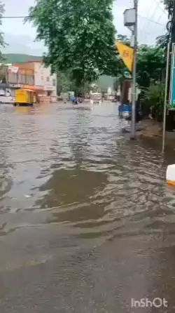 अलवर: अलवर में मूसलाधार बारिश से सरकारी आवास और स्कूलों में भरा पानी, सड़के लबालब, नाले हुए ओवर फ्लो