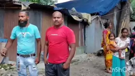 মাটিগাড়া: অবৈধভাবে রেলের জমি দখল করাকে কেন্দ্র করে উত্তেজনা শিলিগুড়ির ১৮ নং ওয়ার্ডে, ঘটনাস্থলে পুলিশ