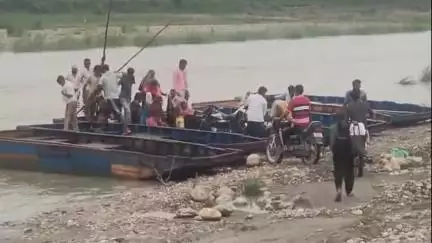 सहारनपुर: चिलकाना क्षेत्र अंतर्गत युमना नदी में बरसात में फिर नाव बनी सहारा, यमुना पार हेतु लोग 4 महीने नाव के सहारे #jansamasya