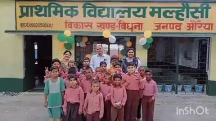 बिधूना: बेला क्षेत्र के प्राथमिक विद्यालय मल्हौसी में पहले दिन विद्यालय को सजाया गया, बच्चों का फूल और गुबारे के साथ स्वागत किया गया