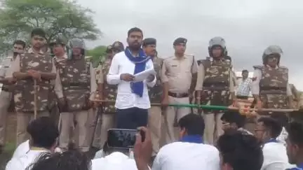 लटेरी: ग्राम गोलाखेड़ा में भीम आर्मी कार्यकर्ताओं का प्रदर्शन, जमीनी विवाद में मारपीट का मामला