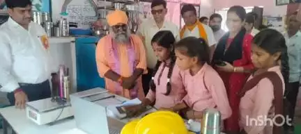 विधायक बरखेड़ा एवं जिलाधिकारी ने कम्पोजिट विद्यालय बिथरा में स्कूल चलो अभियान का किया शुभारम्भ
स्कूल चलो अभियान की रैली क