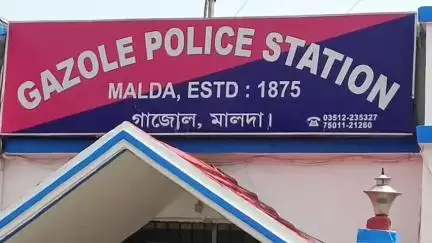 গাজোল: ১ লা জুলাই ডাক্তার ডে উপলক্ষে গাজোল 
থানার পক্ষ থেকে গাজোল স্টেট জেনারেল হাসপাতালের ডাক্তারদের সংবর্ধনা কৃতজ্ঞতা জ্ঞাপন