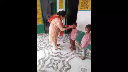 अमेठी: विद्यालय खुले, लौटी रौनक – अमेठी में शिक्षकों ने बच्चों का भव्य स्वागत किया