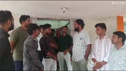 महिदपुर: सर्व समाज महिदपुर द्वारा ग्रामीण क्षेत्रों में विद्युत समस्या को लेकर विद्युत अधिकारी को कार्रवाई हेतु ज्ञापन