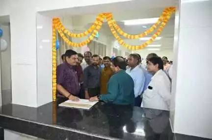 दिनांक 01 जुलाई 2025 को महाप्रबंधक श्री नरेश पाल सिंह ने बनारस रेल इंजन कारखाना में अत्याधुनिक कर्मशाला कैंटीन का उद्घाटन किया। यह कैंटीन अब नए स्वरूप में कर्मचारियों की आवश्यकताओं के अनुरूप अत्याधुनिक सुविधाओं से सुसज्जित किया गया है।
