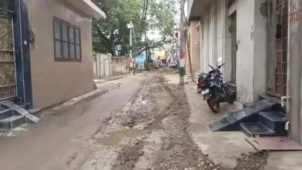 तिलहर: पोटरगंज में पानी की पाइपलाइन के लिए खोदी गई सड़क बारिश के बाद दलदल में हुई तब्दील, लोग परेशान #jansamasya
