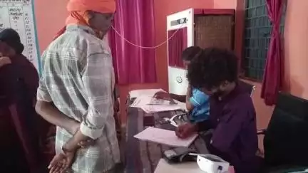 कटंगी: पेंच टाइगर रिजर्व प्रबंधन ने ग्रामीणों से संवाद के लिए खोजा अनोखा तरीका, टेकाड़ी (म) में लगाया स्वास्थ्य शिविर