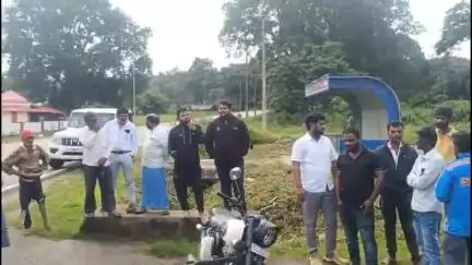 ಹಾರಂಗಿಯಲ್ಲಿ ಕೆಎಸ್ಆರ್ಟಿಸಿ ಬಸ್ ತಡೆದು ಗ್ರಾಮಸ್ಥರಿಂದ ಪ್ರತಿಭಟನೆ