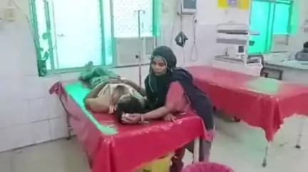 बदायूं: कुतुबपुर थरा गांव में बच्चों के विवाद के चलते 6 लोगों ने एक युवक को चाकू मारकर किया घायल