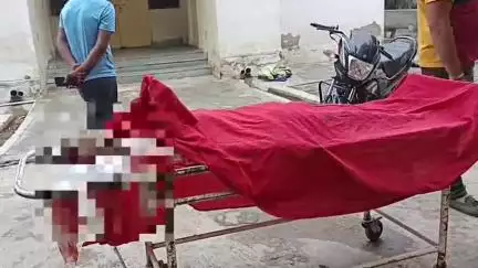एटा: गांव पुठिया के समीप पैदल जा रहे 50 वर्षीय व्यक्ति को अज्ञात वाहन ने मारी टक्कर, हुई दर्दनाक मौत