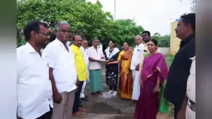 ప్రతినెల పండుగ వాతావరణంలో ఒకటో తేదీ పెన్షన్ల పంపిణీ 
- తడలో పెన్షన్లు పంపిణీ చేసిన ఎమ్మెల్యే విజయశ్రీ