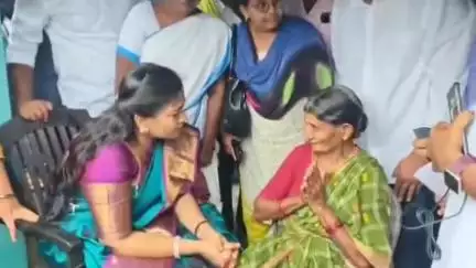 కోటవురట్ల మండలంలోని పెన్షన్ల పంపిణీ కార్యక్రమంలో పాల్గొన్న హోంమంత్రి అనిత