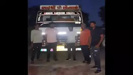 માળીયા: મોરબી-માળિયા હાઇવે પર કતલખાને ધકેલાતા 15 પશુઓ ભરેલો આઇસર ટ્રક ઝડપાયો
