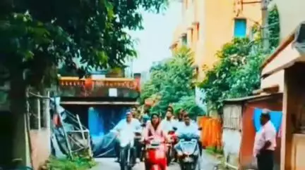 সোনারপুর: আগামী ২১ শে জুলাই শহীদ দিবস এর প্রস্তুতি তে সোনারপুর দক্ষিণ বিধানসভার ২৫ নং ওয়ার্ডে বাইক মিছিল উপস্থিত বিধায়ক