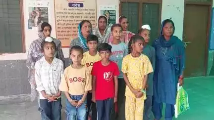 पूरनपुर: गांव रसूलपुर पचपुखरा का प्राथमिक विद्यालय घाटमपुर में विलय होने से अभिभावक हुए परेशान