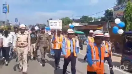 গঙ্গারামপুর: গঙ্গারামপুরে পথদুর্ঘটনা রোধ ও ট্র্যাফিক সচেতনতা বৃদ্ধির লক্ষ্যে র‍্যালি করল ট্র্যাফিক পুলিশ