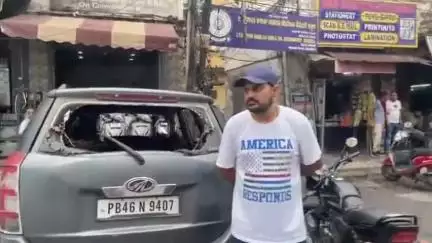ਜਲੰਧਰ 1: ਲਵਲੀ ਸਵੀਟਸ ਦੇ ਕੋਲ ਇੱਕ ਕਾਰ ਨੂੰ ਲੱਗੀ ਅੱਗ