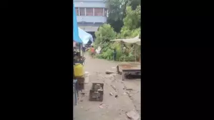 आंदर: चिरईया मोड़ पर आंधी-बारिश में नीम का पेड़ व बिजली का तार टूटने से बाधित हुआ आवागमन