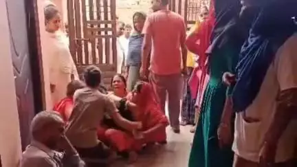 कसिया: कसया में संदिग्ध परिस्थितियों में फंदे से लटकता मिला किशोर का शव, पुलिस विधिक कार्रवाई में जुटी