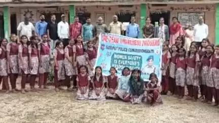 సిద్దిపేట అర్బన్: నంగునూరు మండలం పాలమాకుల జిల్లా పరిషత్ హై స్కూల్ విద్యార్థిని విద్యార్థులకు అవగాహన కార్యక్రమం నిర్వహించిన షీ టీం