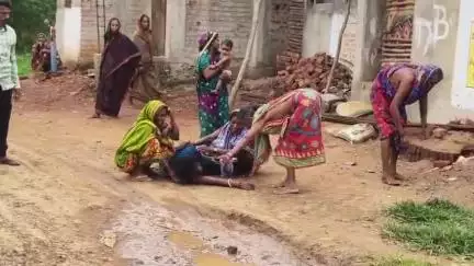 କବିସୂର୍ଯ୍ୟନଗର: ବି ନୂଆଁପଲ୍ଲୀରେ ଯୁବକଙ୍କୁ ସଂଘବଦ୍ଧ ହତ୍ୟା। ଘଟଣା ସ୍ଥଳରେ ପୋଲିସ ଓ ସାଇଣ୍ଟିଫିକ୍ ଟିମ୍ ପକ୍ଷରୁ ଛାନଭିନ୍ ତଦନ୍ତ ଜାରି ରହିଛି