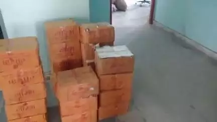 पुपरी: मिठ्ठा के पास एएलटीएफ पुलिस ने एक कार से 1038 बोतल नेपाली सौफी शराब बरामद की