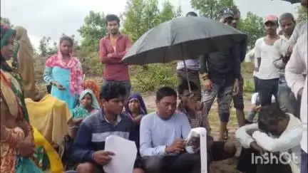 भरतपुर विकासखंड के पांच गांवों में बारिश में भीगते हुए राशन लेने पहाड़ चढ़ने को मजबूर ग्रामीण #jansamasya