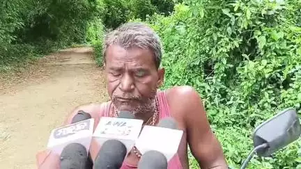 କେନ୍ଦ୍ରାପଡା: ଯାତାୟତରେ ଅସୁବିଧା ,ନୂଆ ବ୍ୟାଟେରୀ ଗାଡି ଦେବା ପାଇଁ ଦାବି କରିବା ସହ ଆଜି ମନ୍ତ୍ରୀପଡା ଠାରେ ପ୍ରତିକ୍ରିୟା ରଖିଲେ ନିମାଇ ଚରଣ ଲେଙ୍କା ।