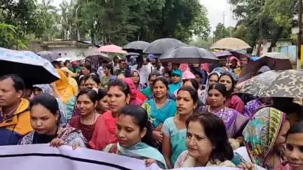 कोंडागांव: कोंडागांव में शिक्षक साझा मंच ने विभिन्न मांगों को लेकर धरना प्रदर्शन किया, सीएम के नाम सौंपा ज्ञापन