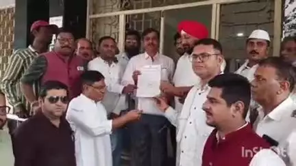 राजनांदगांव: कलेक्ट्रेट कार्यालय पहुंचकर कांग्रेस ने शराब दुकान हटाने और नशे के कारण बढ़ते अपराध को लेकर सौंपा पत्र
