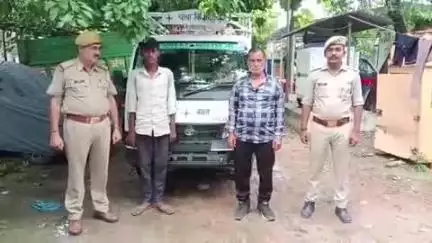 सकलडीहा: बकौड़ी नहर पुलिया से पुलिस ने दो मैजिक वाहनों में दो गोवंशों को बरामद कर दो गौ तस्करों को किया गिरफ्तार
