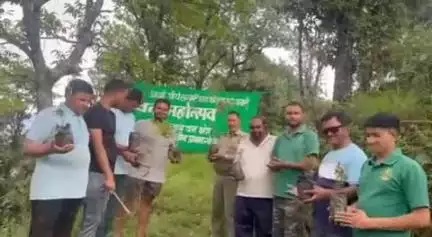 पोखरी: देवस्थान में वन महोत्सव के तहत फलदार पौधों का रोपण किया गया