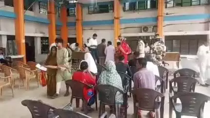 नरसिंहपुर: कलेक्ट्रेट में जनसुनवाई, 73 आवेदकों ने दी अपनी समस्याओं की अर्जी, कलेक्टर और सीईओ ने की सुनवाई
