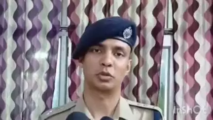 गोपालगंज: शहर के जादोपुर रोड में एसपी अवधेश दीक्षित ने जिले के 317 पुलिस कांस्टेबल को नियुक्ति पत्र दिया