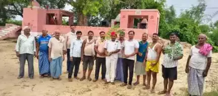 आज ग्राम पंचायत मसीदा विकासखंड सिकरारा जनपद जौनपुर के के पावन स्थल श्री बनहवारे वीर बाबा डीह बाबा की मंदिर पर समाजवादी पार्टी के राष्ट्रीय अध्यक्ष तथा उत्तर प्रदेश के पूर्व मुख्यमंत्री तथा पीडीए के महानायक  श्री अखिलेश यादव का 52 व जन्मदिन