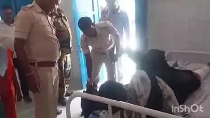 कुचायकोट: थाना क्षेत्र के भठवा ओवरब्रिज के पास स्कूटी सवार महिला अनियंत्रित होकर सड़क पर गिरी, अस्पताल में भर्ती