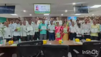पालघर: जिल्हा परिषद येथे कृषी दिन साजरा; प्रगतिशील शेतकऱ्यांचा करण्यात आला सन्मान