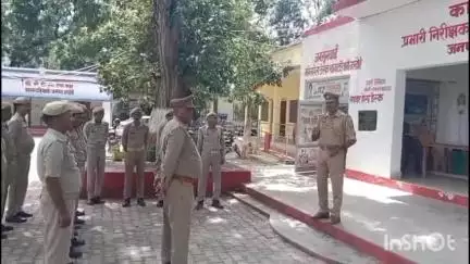 हरदोई: बरसात के मौसम में अपराधियों पर पैनी नजर रखने के लिए टड़ियावां थानाध्यक्ष ने होमगार्डों को दिए टिप्स